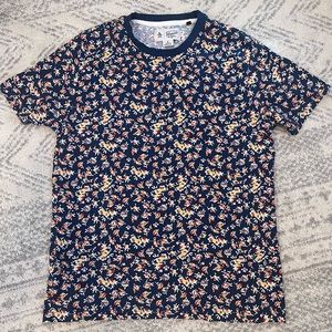 Medium men’s original penguin floral tee shirt like new